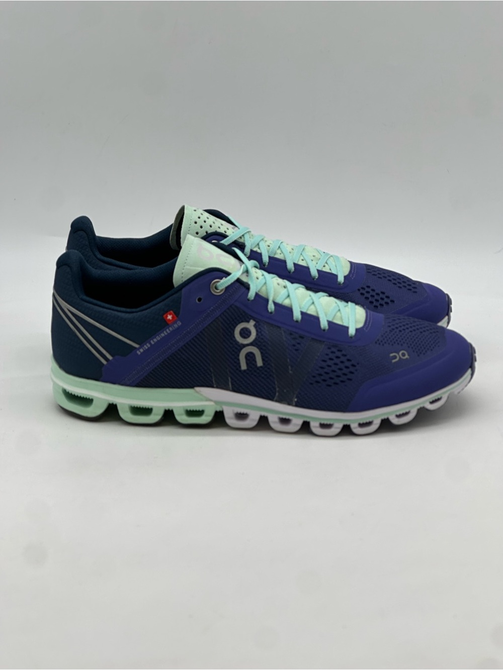 On Cloudflow Sneakers. Size 9.5